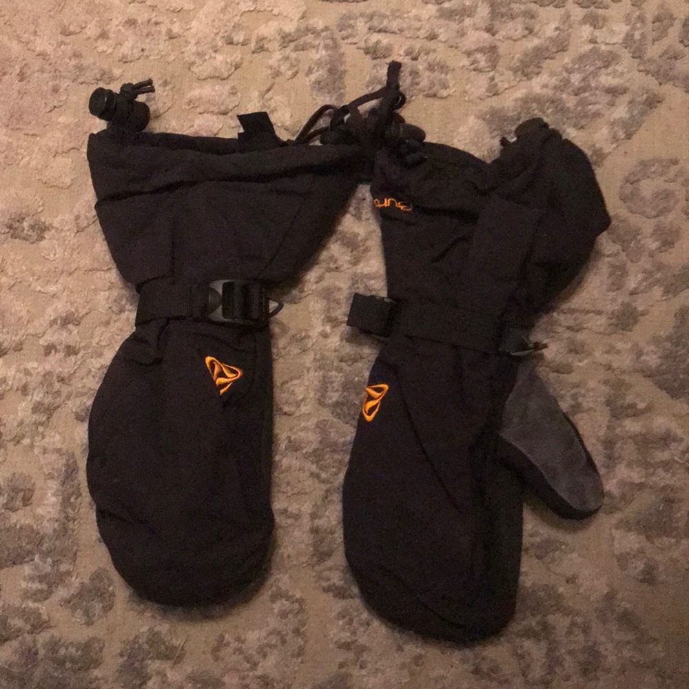 Burton snow gloves